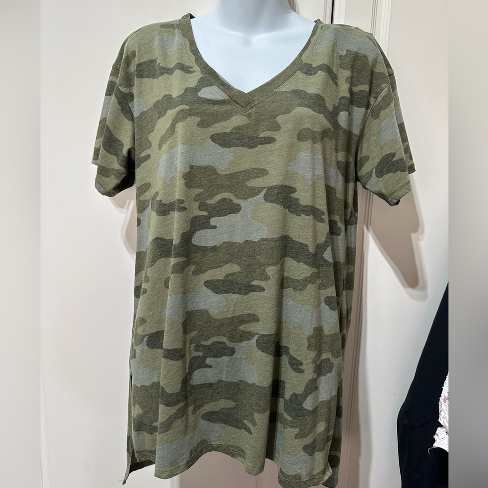 American Eagle Tee. Size medium
